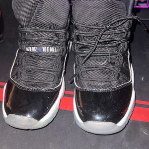 I’m selling the 2016 Space Jam Jordan 11’s size 5.5